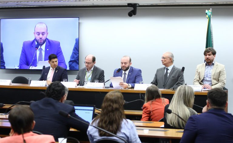 Câmara critica ausência da Âmbar Energia em debate sobre apagões no Amazonas