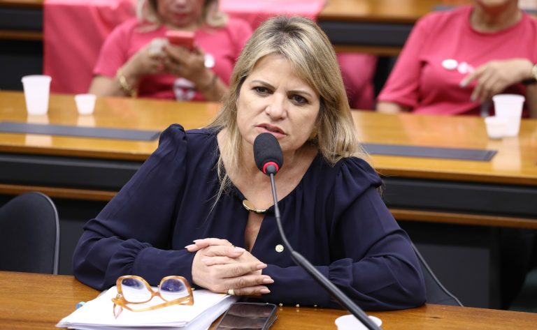 Câmara debate acesso a tratamento de leucemia e doenças do sangue no SUS