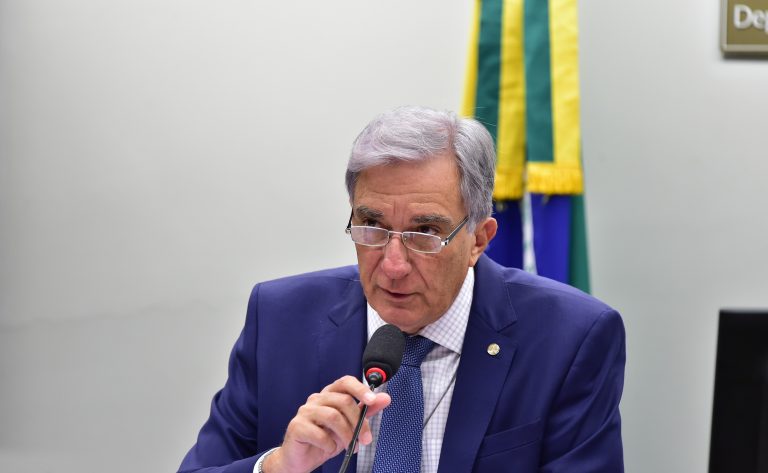 Câmara debate acordo de compartilhamento de riscos para novos tratamentos no SUS