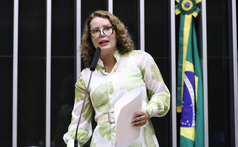 Câmara debate aprimoramento do ensino de Libras para inclusão educacional de surdos