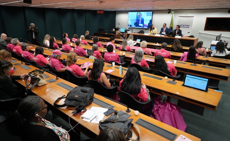 Câmara debate baixa cobertura de rastreamento do câncer de mama no Brasil