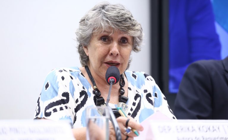 Câmara debate boas práticas brasileiras no combate ao HIV/Aids