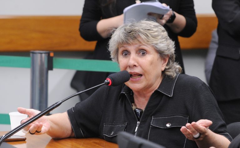 Câmara debate falta de contratação de tecnologistas no Ministério da Saúde