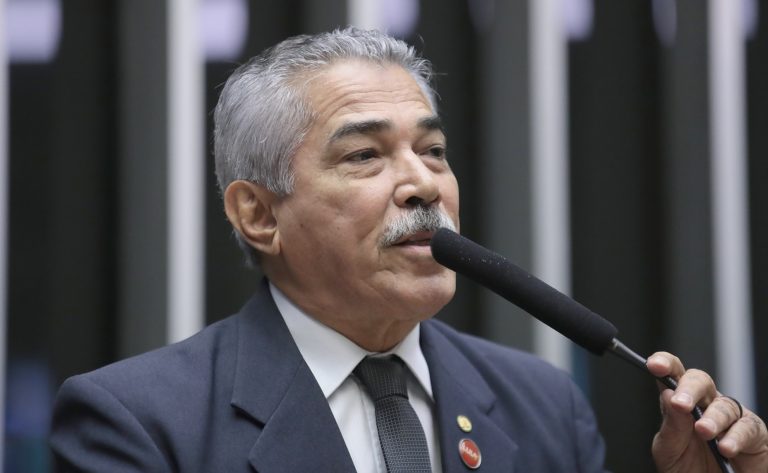 Câmara debate integração entre medicina tradicional e moderna no SUS
