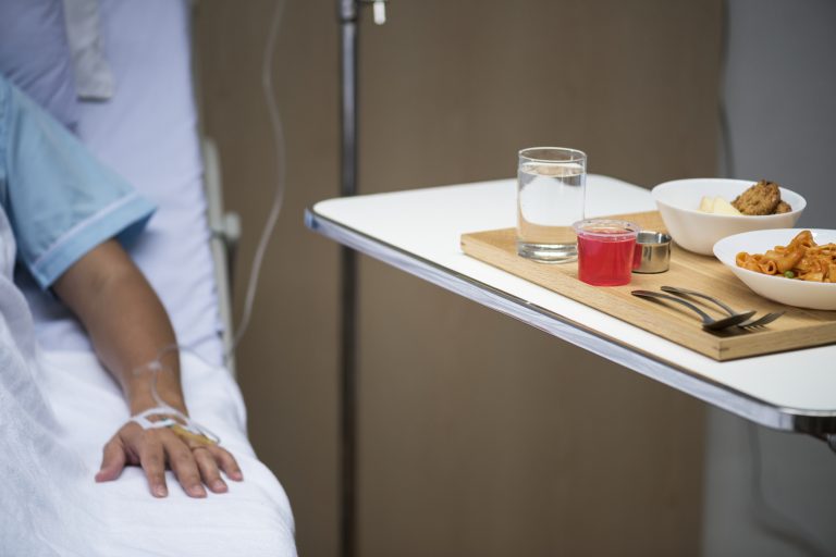 Câmara debate modernização das normas de terapia nutricional para combater desnutrição hospitalar