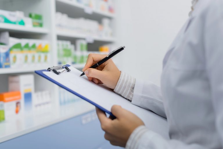 Câmara debate piso de R$ 6.500 para farmacêuticos na terça-feira