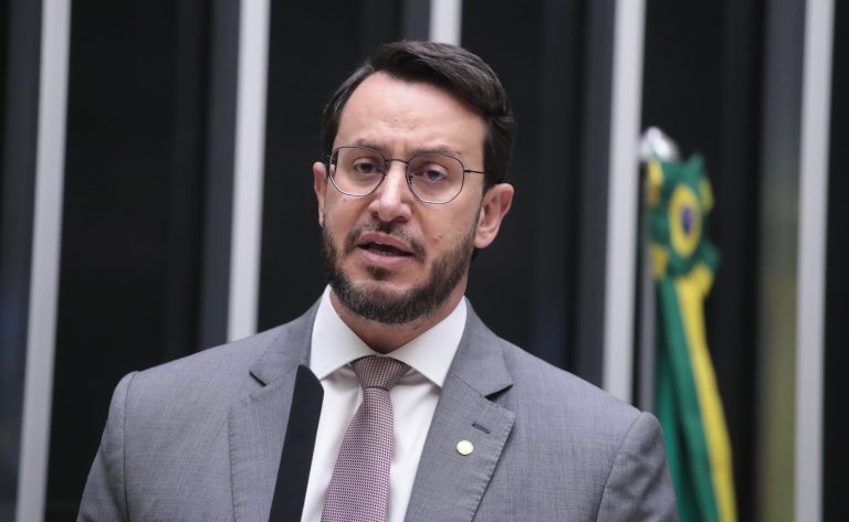 Câmara debate política contra crimes cibernéticos envolvendo animais