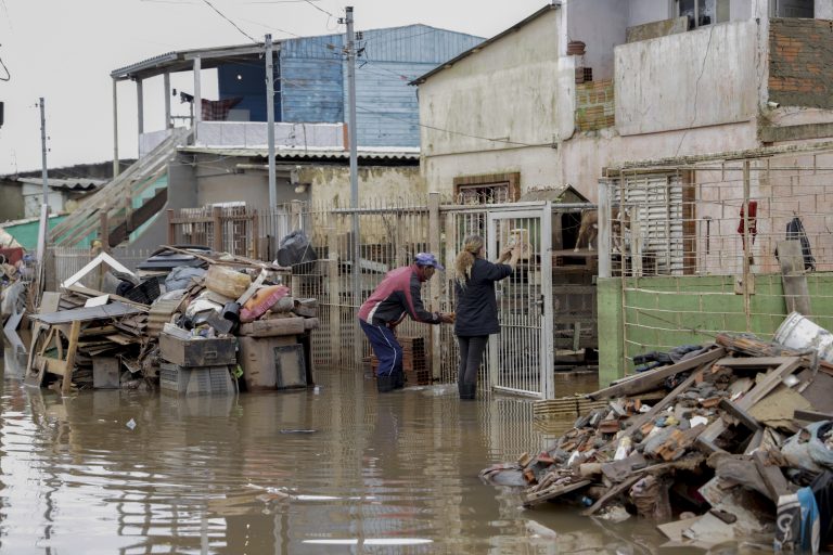 Câmara debate política nacional de saúde mental para desastres climáticos