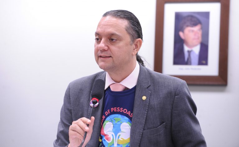 Câmara debate política nacional para prevenir doença renal e ampliar diagnóstico