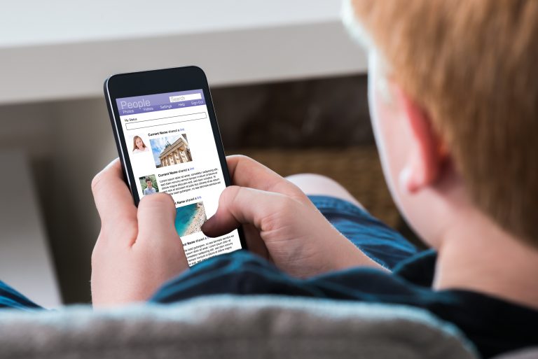 Câmara debate política nacional para proteção digital de crianças e adolescentes