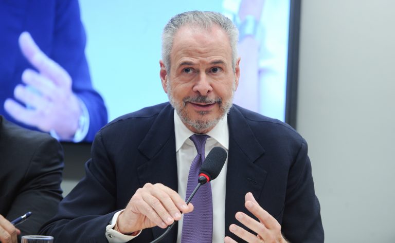 Câmara debate preparativos da COP 30 com embaixador André Corrêa do Lago