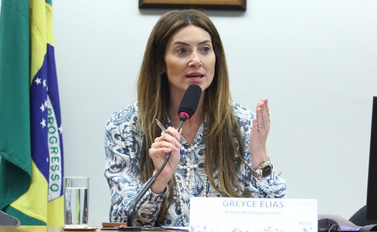 Câmara debate proibição de redes sociais para menores de 16 anos