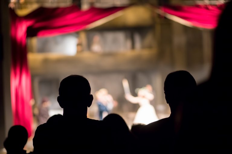 Câmara debate proteção aos direitos autorais no teatro brasileiro em audiência interativa