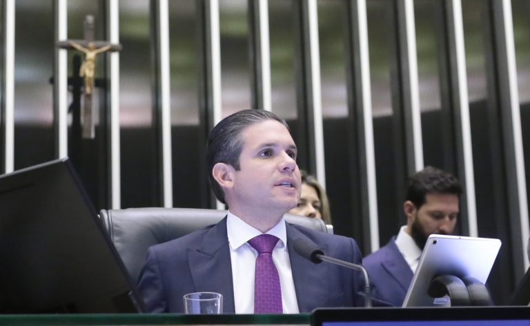 Câmara debate proteção de crianças em ambientes digitais sem viés político