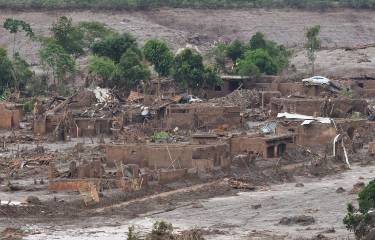 Câmara debate R$ 132 bi para reparação ambiental do Rio Doce