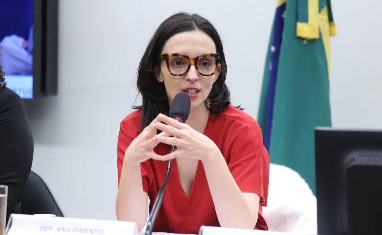 Câmara debate regulação de suplementos: riscos do uso sem orientação médica