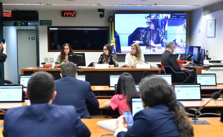 Câmara debate riscos dos suplementos alimentares e propõe nova regulamentação