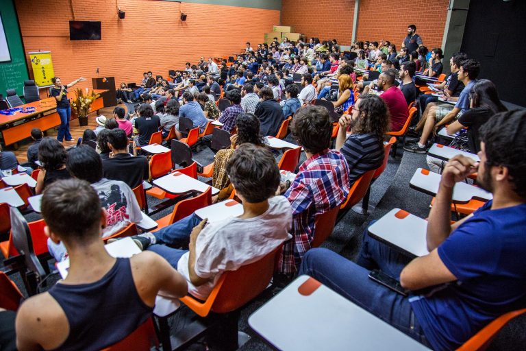 Câmara debate violência em universidades por intolerância ideológica em audiência pública