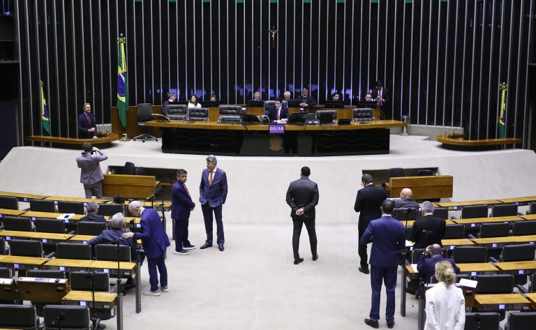 Câmara dos Deputados analisa pedidos de urgência para projetos de lei incluindo destinação de bens ilícitos
