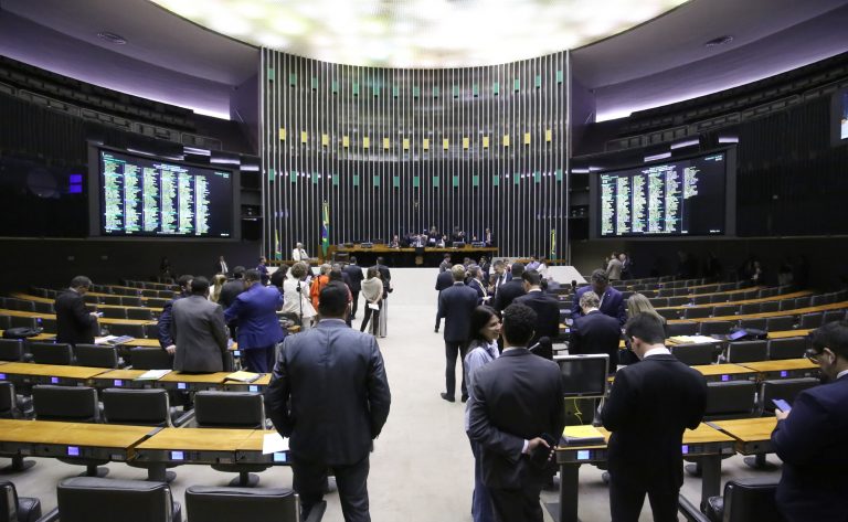 Câmara dos Deputados aprova criação de três novos grupos parlamentares de turismo e cooperação internacional