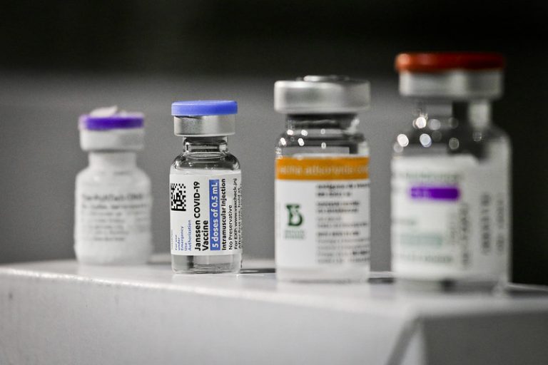 Câmara dos Deputados debate eficácia das vacinas contra Covid-19 cinco anos após pandemia