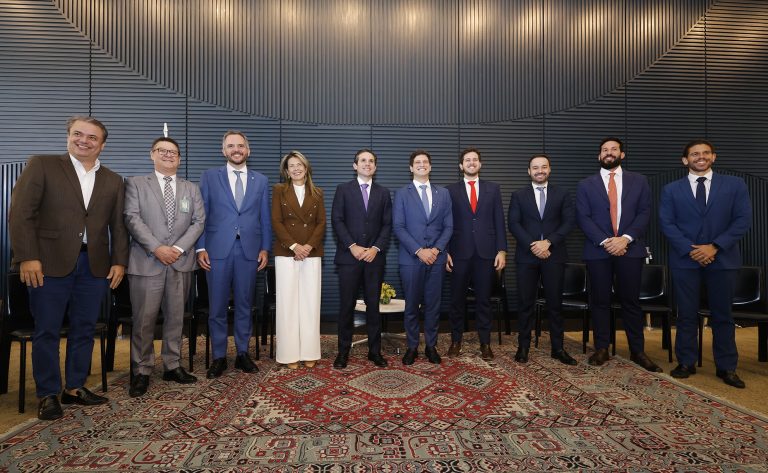 Câmara dos Deputados firma parceria com Recife para modernização digital dos serviços públicos