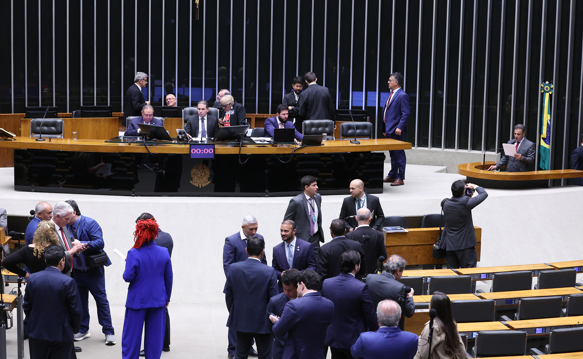 Câmara dos Deputados inicia votações do dia com pedidos de urgência