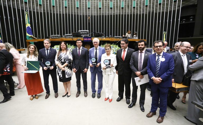 Câmara entrega Prêmio Transparência e Fiscalização Pública 2025