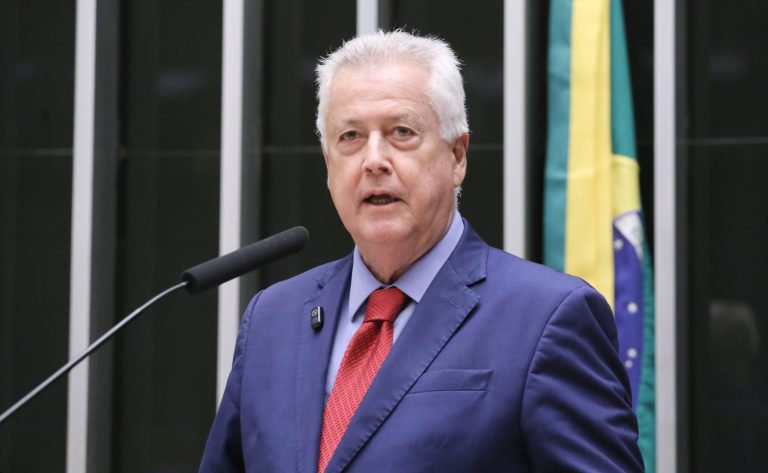 Câmara homenageia 75 anos do CNPq e cobra mais recursos para pesquisa científica