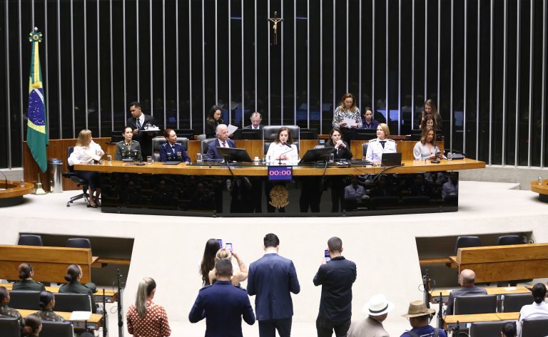 Câmara homenageia mulheres nas Forças Armadas: apenas 10% do efetivo é feminino