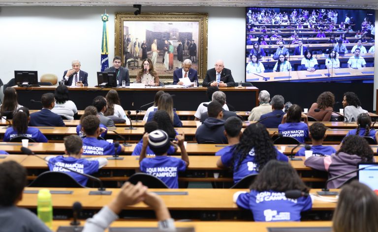 Câmara inicia Semana da Criança defendendo avanços na proteção digital