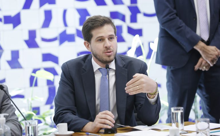 Câmara pode votar ampliação da licença-paternidade para 30 dias na próxima semana