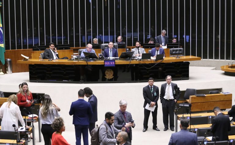 Câmara pode votar hoje inclusão da violência vicária na Lei Maria da Penha