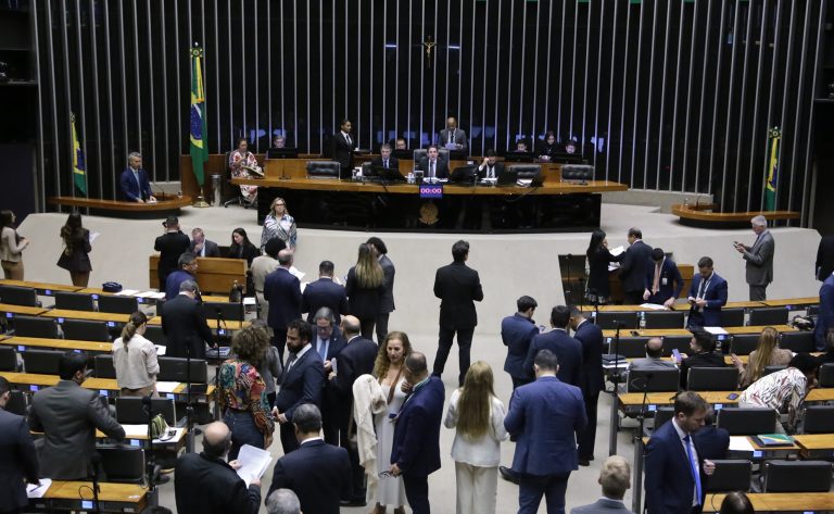 Câmara pode votar hoje MP que isenta conta de luz para famílias de baixa renda