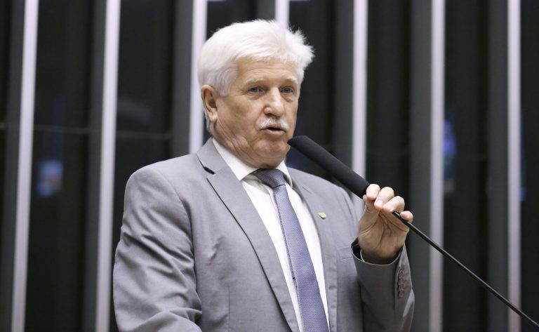 Câmara pode votar projeto que dobra pena para mineração ilegal em terras indígenas