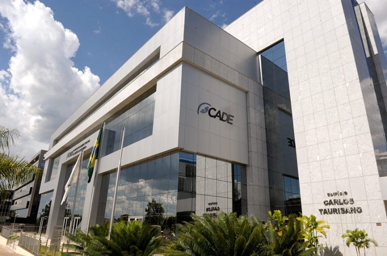 Câmara pode votar urgência para projeto que regula big techs no Brasil