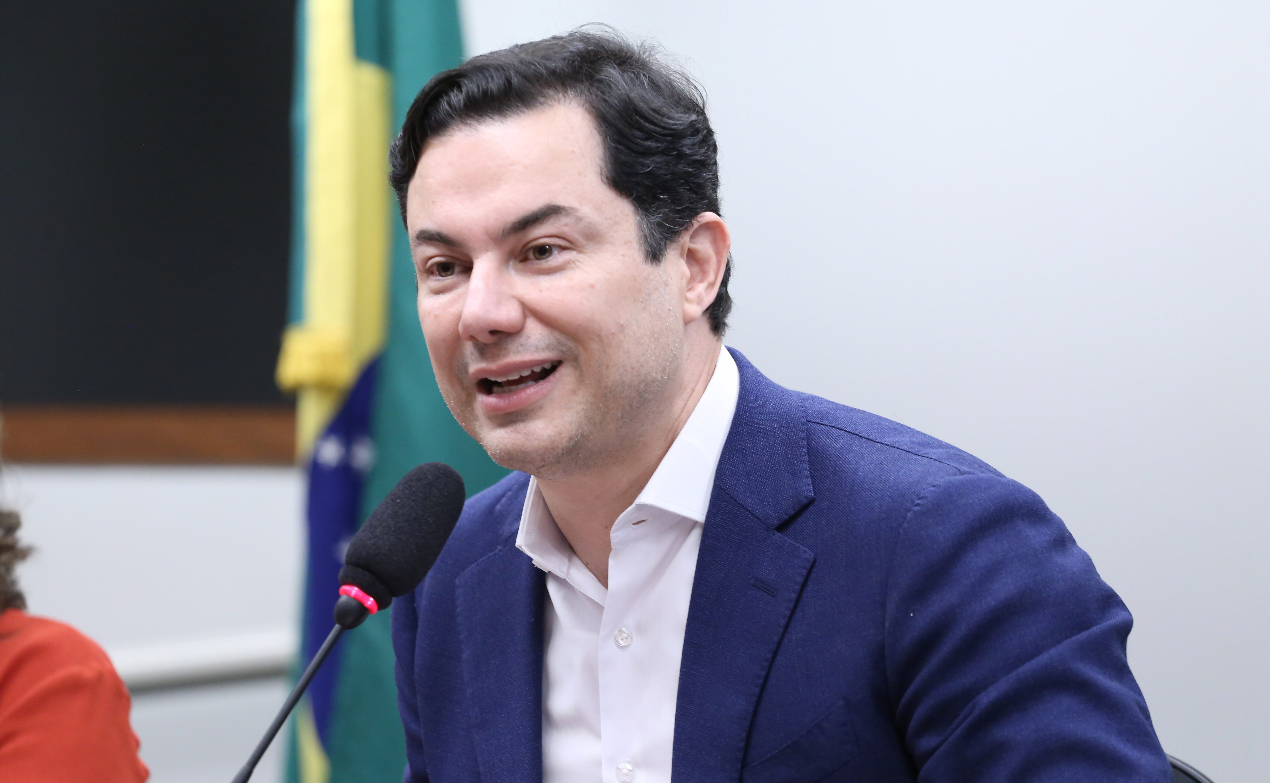 Câmara: Projeto obriga reciclagem de painéis solares e baterias de energia