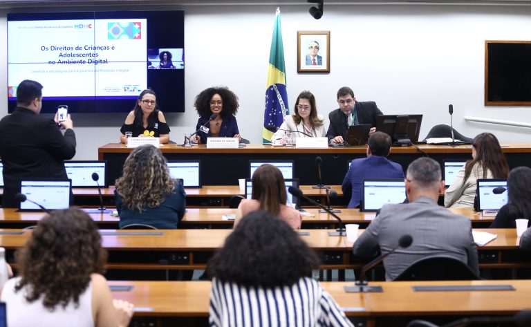 Câmara recebe propostas para proteger crianças no ambiente digital