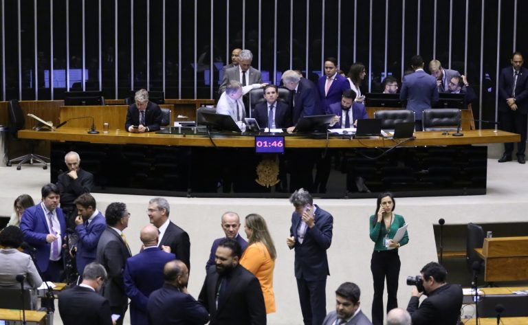 Câmara rejeita recurso e confirma envio ao Senado de projeto sobre STF