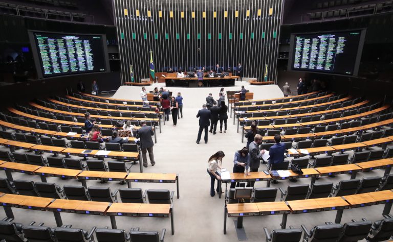 Câmara vota hoje novo regime para socorrer ou liquidar bancos em crise