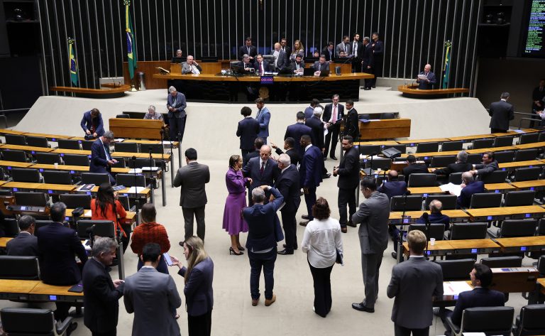 Câmara vota hoje renovação automática da CNH para motoristas sem multas