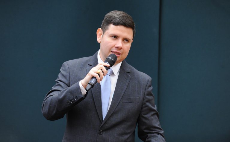 CBF estuda profissionalização de árbitros com contratos de trabalho em 2025