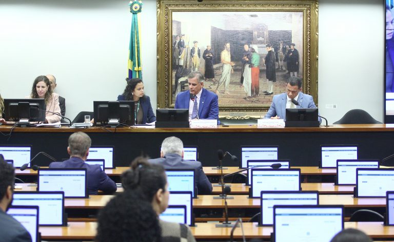 CCJ adia votação de PEC que reduz maioridade penal para 16 anos