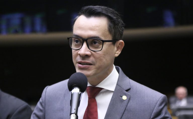 CCJ aprova adaptação de obras para pessoas com deficiência intelectual