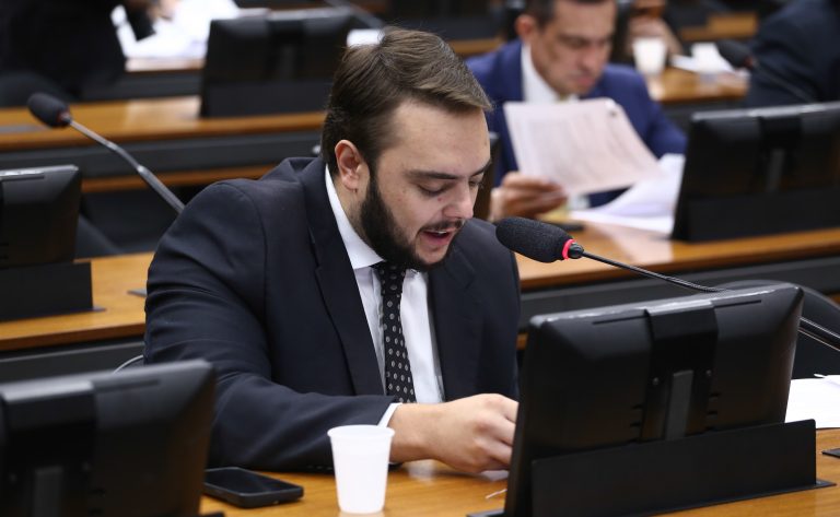 CCJ aprova advocacia privada para advogados da União e procuradores federais