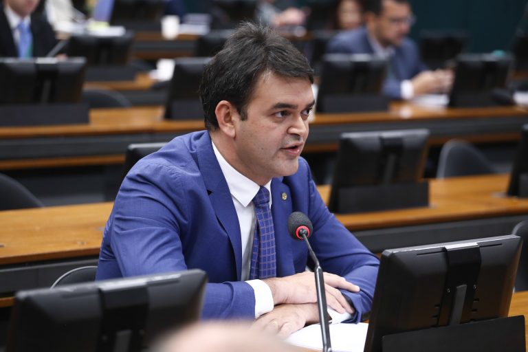 CCJ aprova aumento de pena para furto de medicamentos de alto custo do SUS
