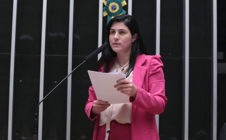 CCJ aprova cadastro nacional de pesquisas sobre drogas experimentais contra câncer