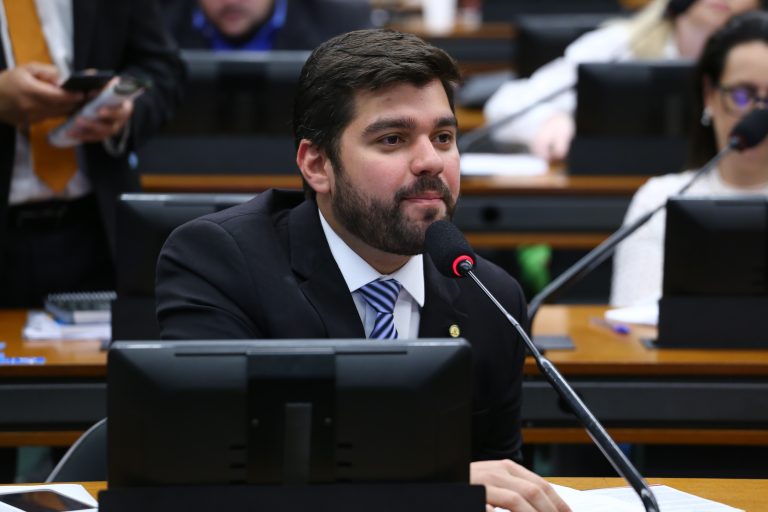 CCJ aprova campanhas contra exploração sexual infantil no meio digital