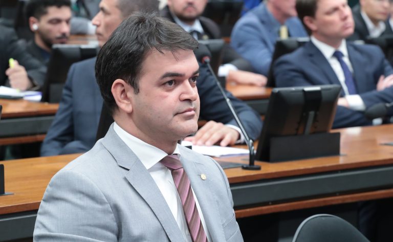 CCJ aprova carteira profissional como identidade para agentes de saúde