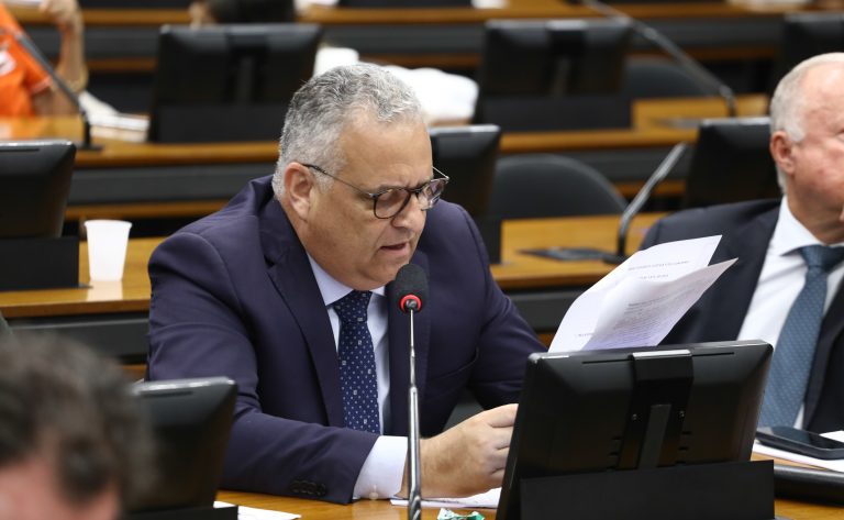 CCJ aprova coletores de resíduos em bueiros para evitar enchentes